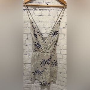 BCBGeneration grey Strappy Romper w/ Pockets Blue Birds Shorts Sz Medium